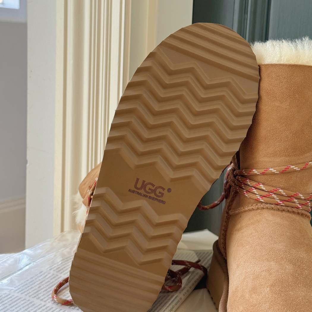 Outsole view of AUSTRALIAN SHEPHERD® UGG Platform Boots Carmont AS 3124 in Chestnut showing the durable tread and platform sole.
