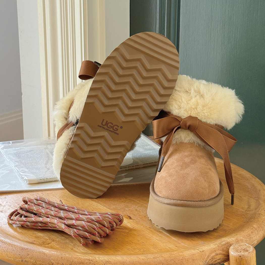 AUSTRALIAN SHEPHERD® UGG Platform Boots Carmont AS 3124 in Chestnut showing the outsole tread, platform construction and plush wool lining.