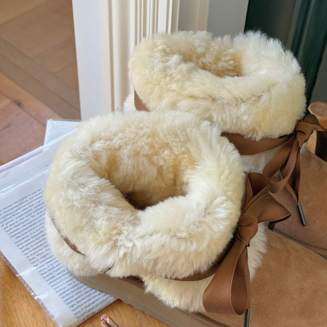Top view of AUSTRALIAN SHEPHERD® UGG Platform Boots Carmont AS 3124 highlighting the thick sheepskin wool lining.