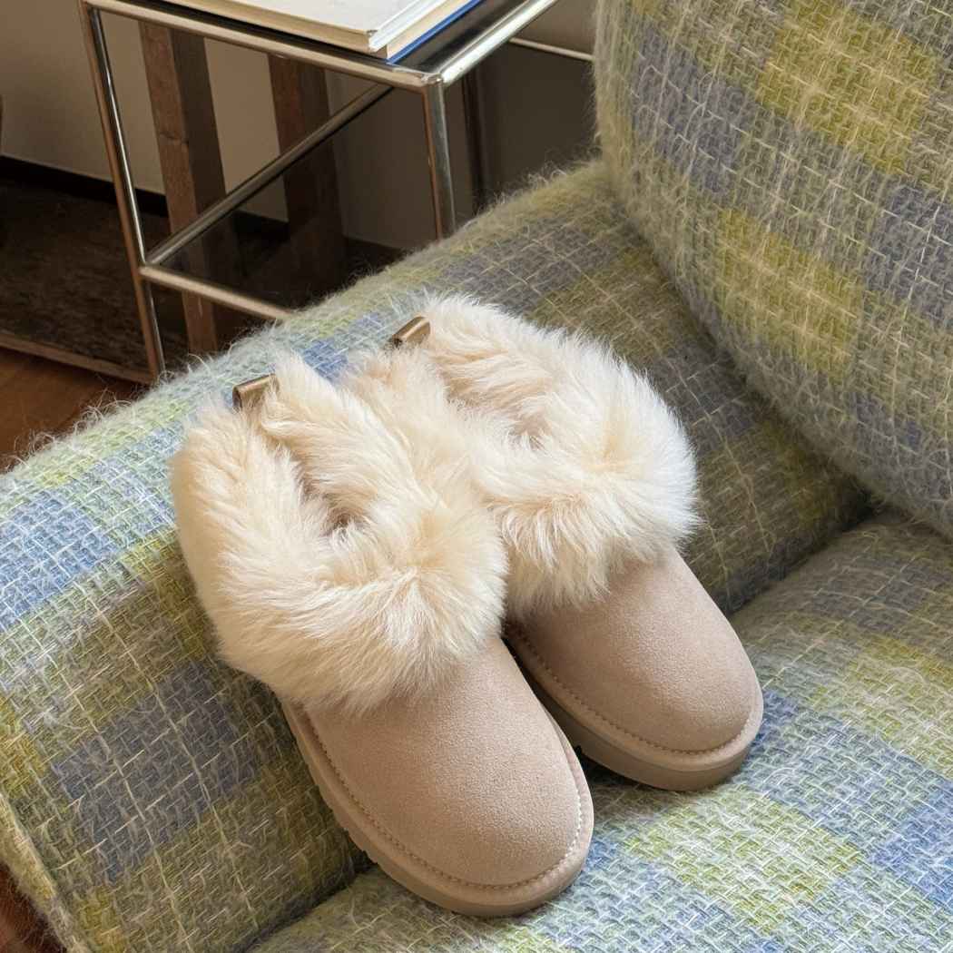 Front view of AUSTRALIAN SHEPHERD® UGG Slippers Sheepskin Wool Collar Ankle Mianee AS 2135 in Sand highlighting the fluffy sheepskin wool collar.