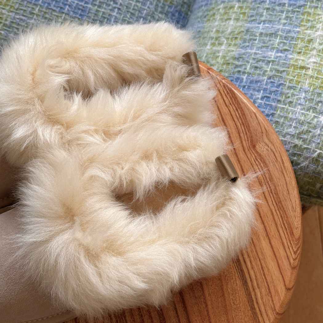 Close-up of AUSTRALIAN SHEPHERD® UGG Slippers Sheepskin Wool Collar Ankle Mianee AS 2135 in Sand highlighting the plush Australian sheepskin wool.