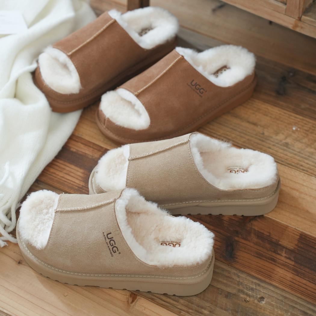 Pair of AUSTRALIAN SHEPHERD® UGG Slippers Sheepskin Wool Colven AS 7033 in Chestnut highlighting the soft sheepskin wool lining and durable platform sole.