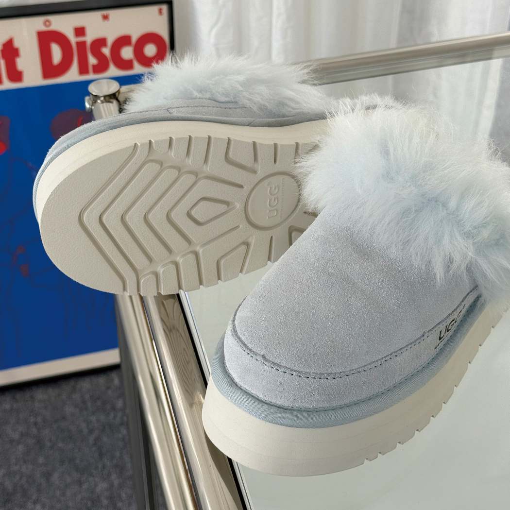 Outsole view of AUSTRALIAN SHEPHERD® UGG Slippers Sheepskin Wool Platform Moress AS 2130 in Aqua Blue showcasing the durable platform sole.