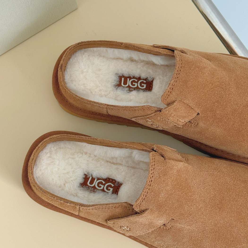 Top view of AUSTRALIAN SHEPHERD® UGG Slippers Sheepskin Wool Scuff Homelle AS 2128 showcasing the comfortable sheepskin wool footbed and premium suede finish.