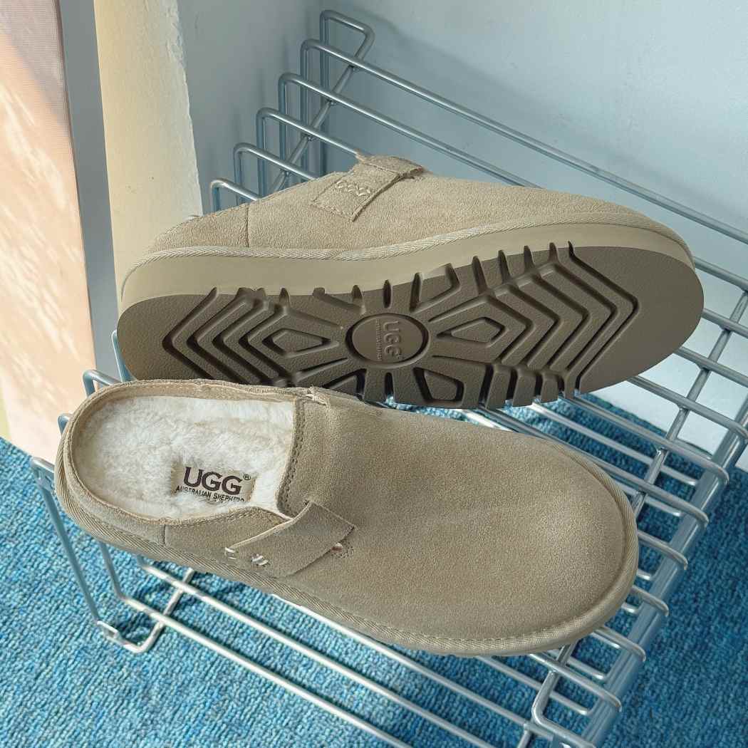 Outsole detail of AUSTRALIAN SHEPHERD® UGG Slippers Sheepskin Wool Scuff Homelle AS 2128 featuring a durable, lightweight EVA tread for indoor and outdoor wear.