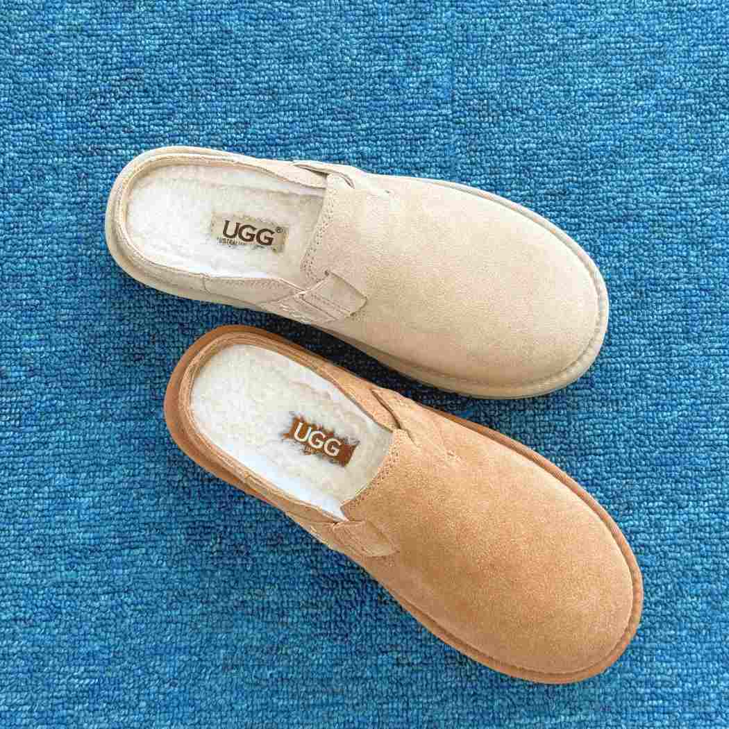 Pair of AUSTRALIAN SHEPHERD® UGG Slippers Sheepskin Wool Scuff Homelle AS 2128 in Sand showcasing the classic scuff design, soft sheepskin wool lining, and lightweight EVA sole.