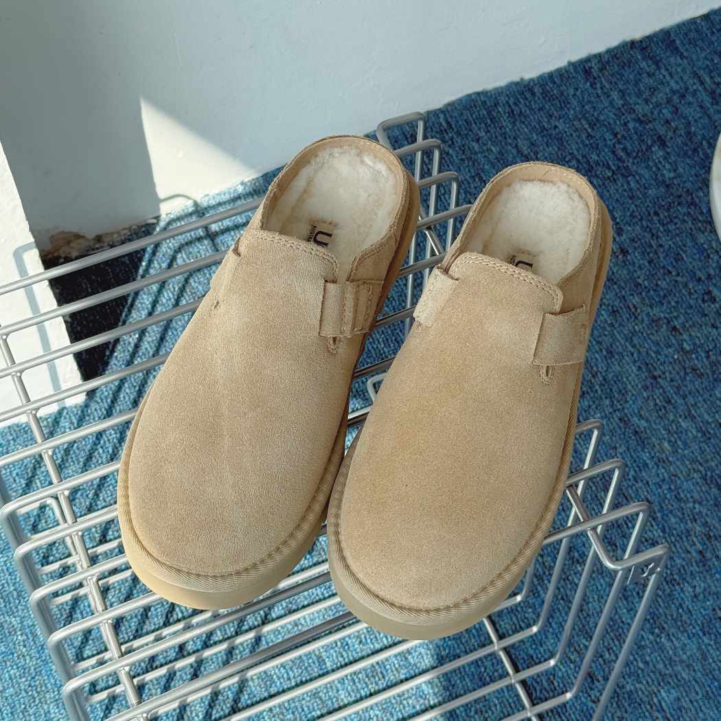 Top view of AUSTRALIAN SHEPHERD® UGG Slippers Sheepskin Wool Scuff Homelle AS 2128 in Sand featuring plush Australian sheepskin wool and premium suede.