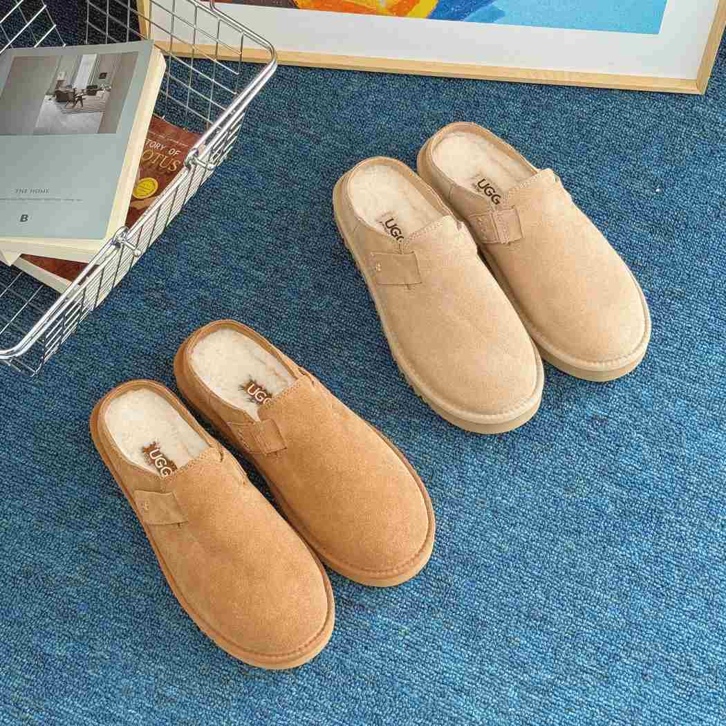 Top view of AUSTRALIAN SHEPHERD® UGG Slippers Sheepskin Wool Scuff Homelle AS 2128 highlighting the soft Australian sheepskin wool lining and slip-on comfort.