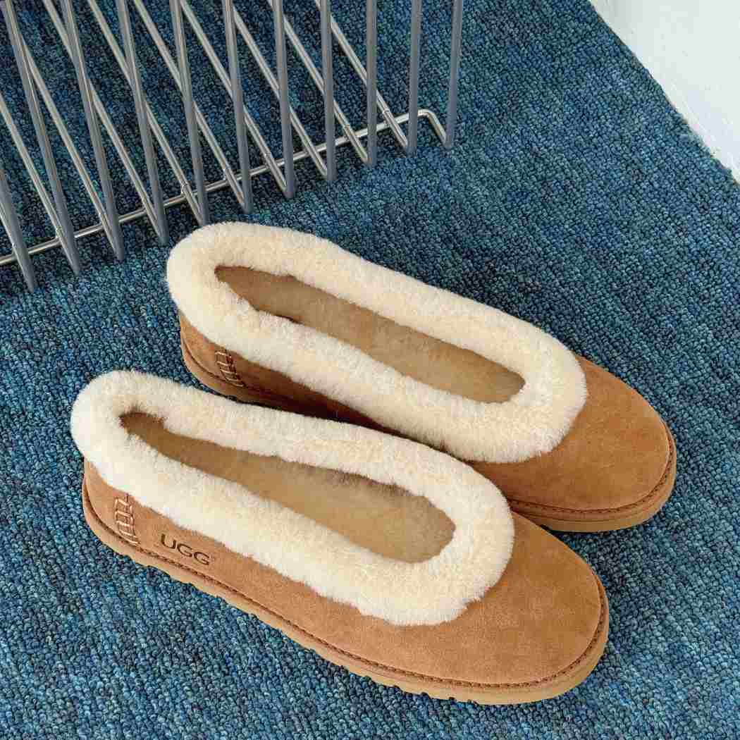 Pair of AUSTRALIAN SHEPHERD® UGG Slippers Women Sheepskin Wool Trim Milea AS 7040 in Sand highlighting the soft sheepskin wool lining and comfortable slip-on style.