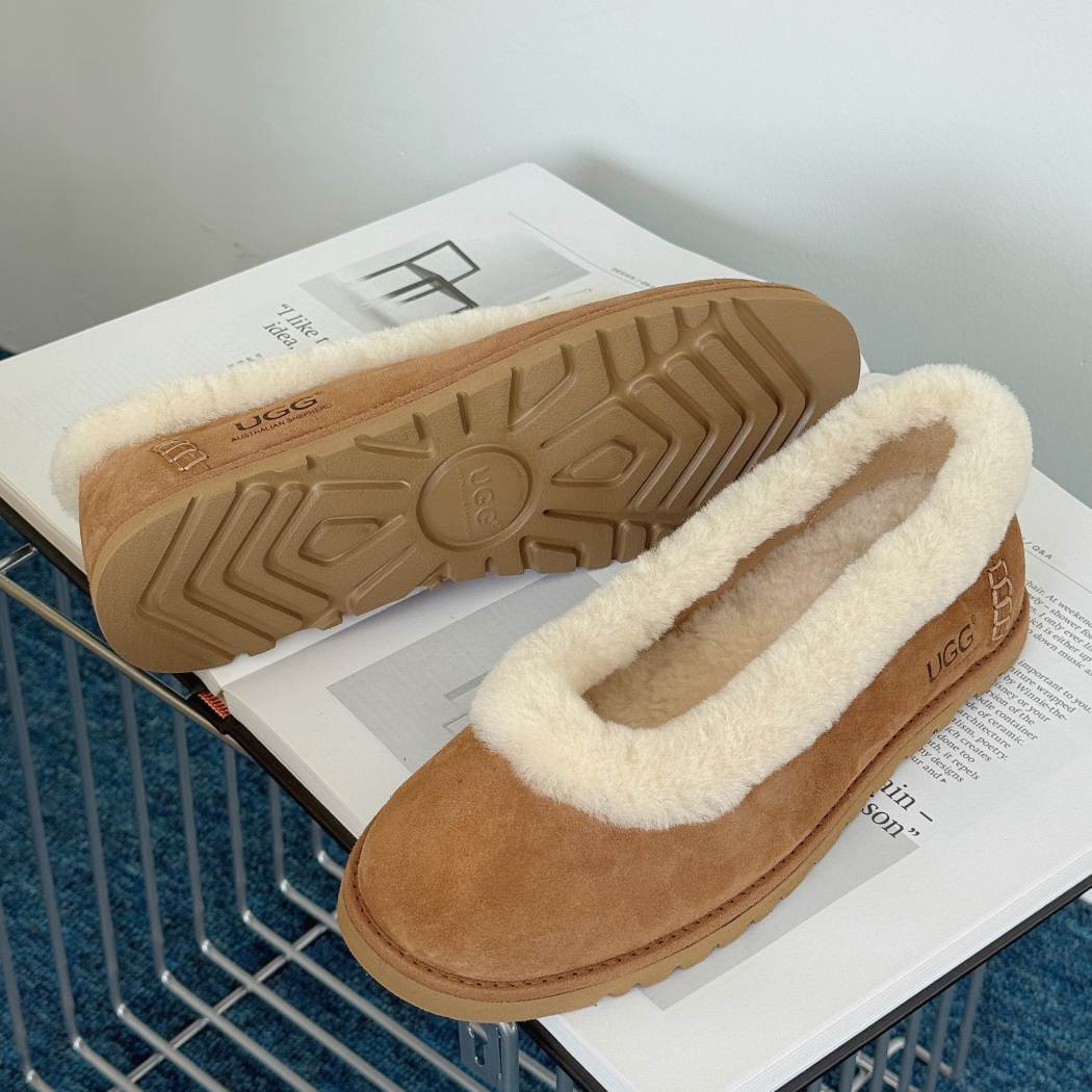Angled side view of AUSTRALIAN SHEPHERD® UGG Slippers Women Sheepskin Wool Trim Milea AS 7040 featuring premium suede, plush wool trim, and everyday comfort.