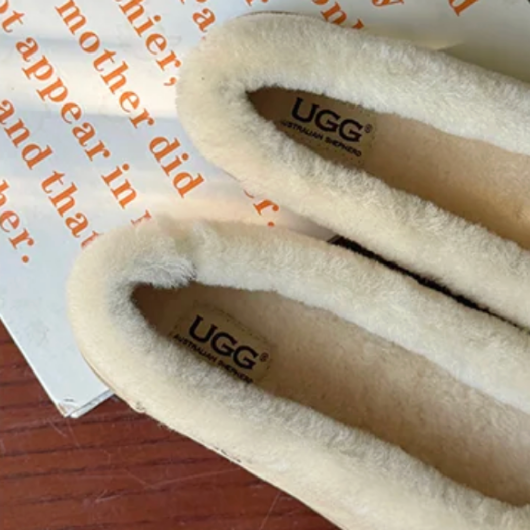 Top view of AUSTRALIAN SHEPHERD® UGG Slippers Women Sheepskin Wool Trim Milea AS 7040 highlighting the plush Australian sheepskin wool lining and cosy footbed.