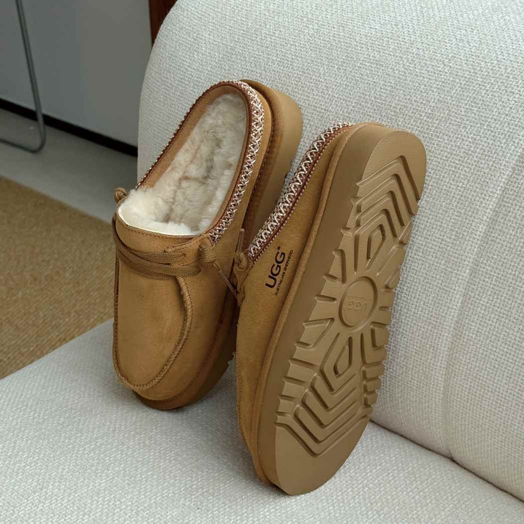 Side view of Australian Shepherd UGG women's platform sheepskin wool mule slippers in Chestnut featuring a lightweight platform sole.