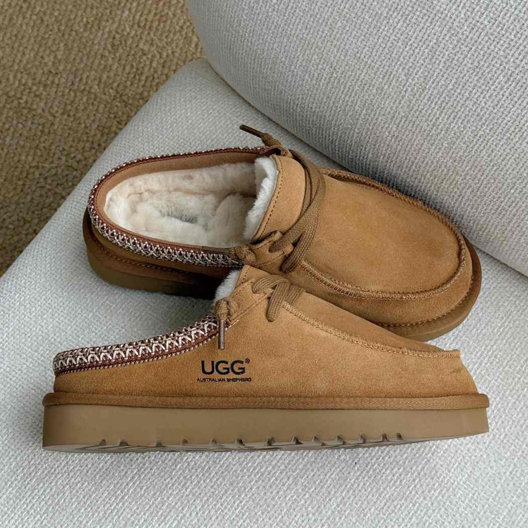 Australian Shepherd UGG women's platform sheepskin wool mule slippers in Chestnut with suede upper and cosy wool lining.