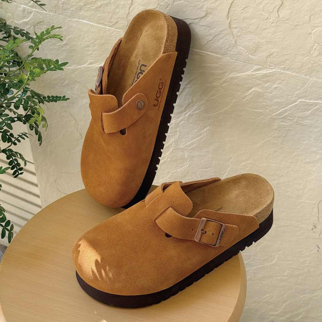 Berrin cow suede platform clogs AS 7044 in Beige