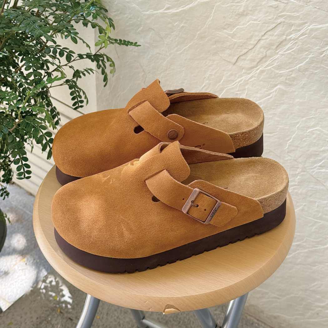 Side profile of Berrin cow suede platform clogs AS 7044 in Chestnut
