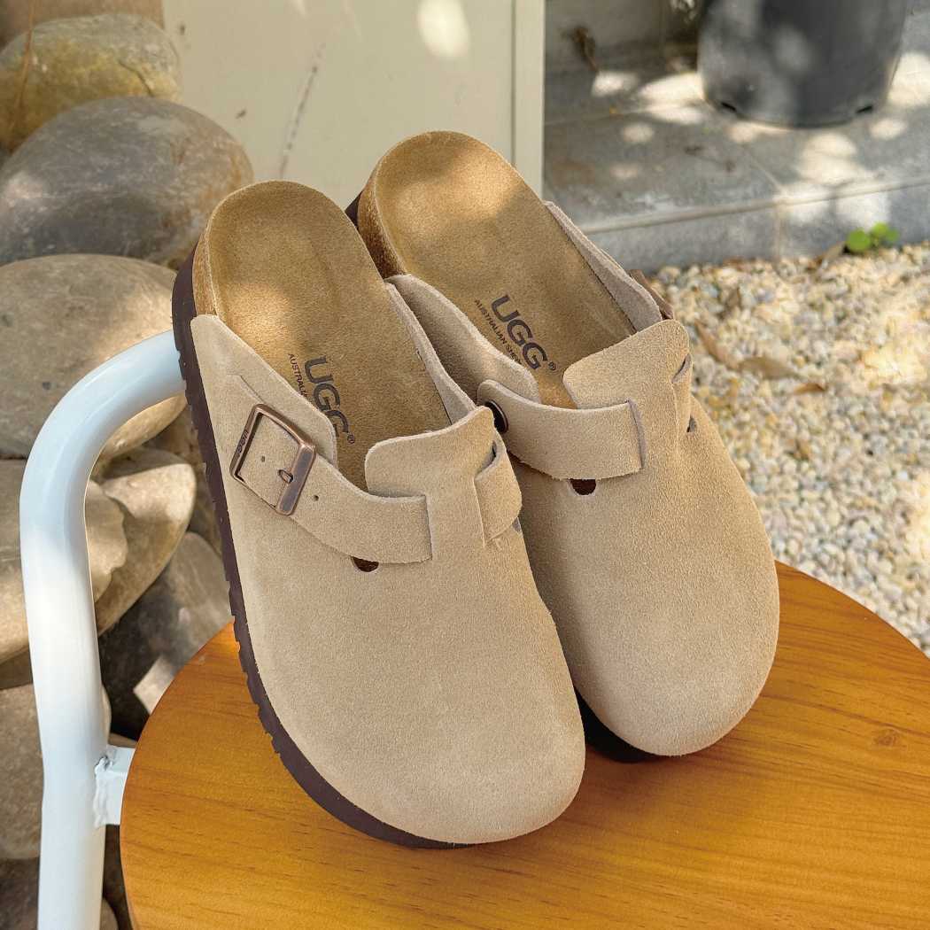 Berrin cow suede platform clogs AS 7044 in Taupe
