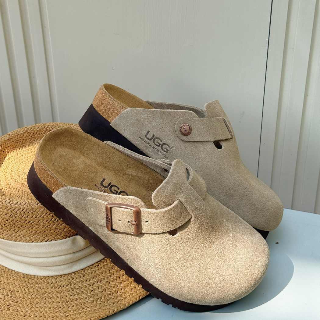 Platform sole detail of Berrin cow suede platform clogs AS 7044