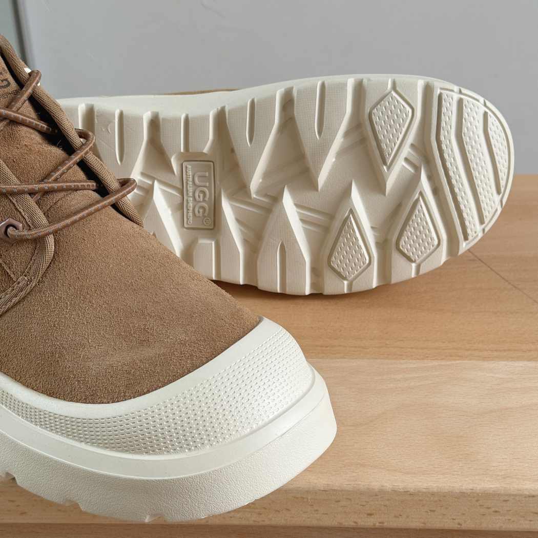 Lightweight EVA outsole detail of Bravin men's sheepskin wool boots AS 3163M