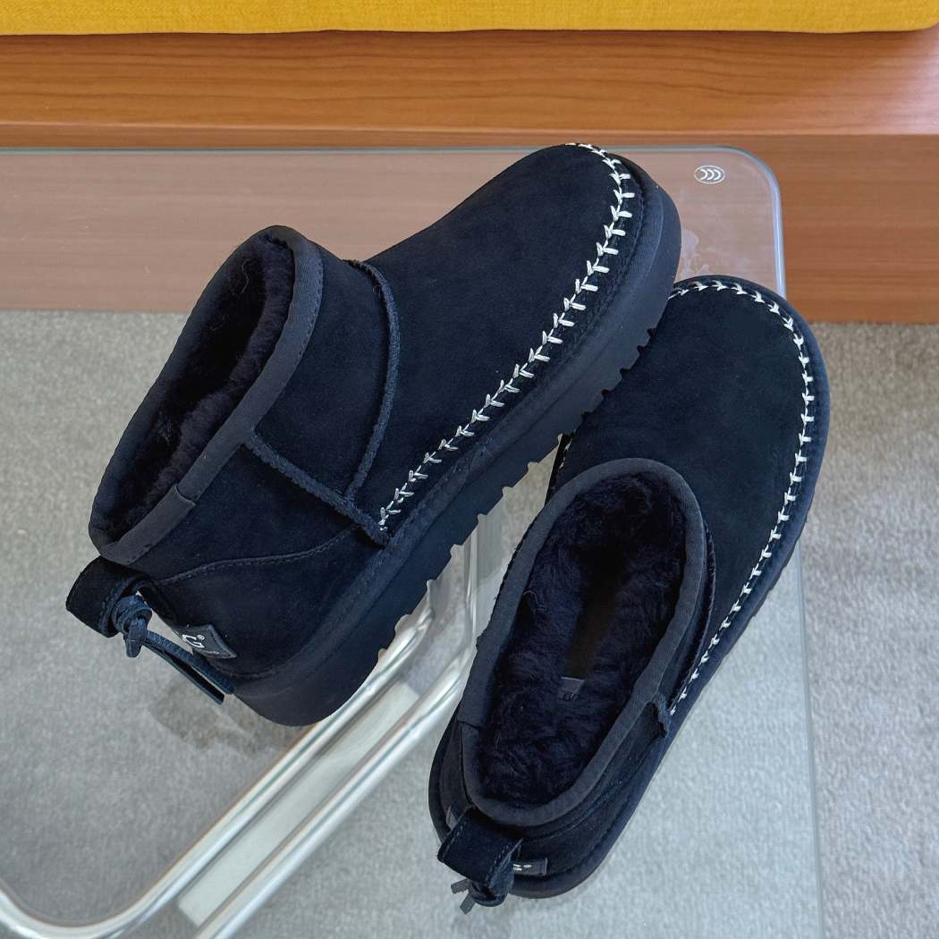 Top view of Canlia sheepskin wool mini ankle boots AS 3144 in Black