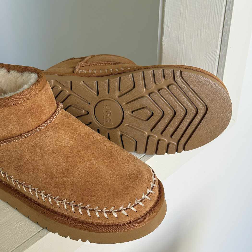 Lightweight EVA outsole detail of Canlia moc toe mini ankle boots AS 3144