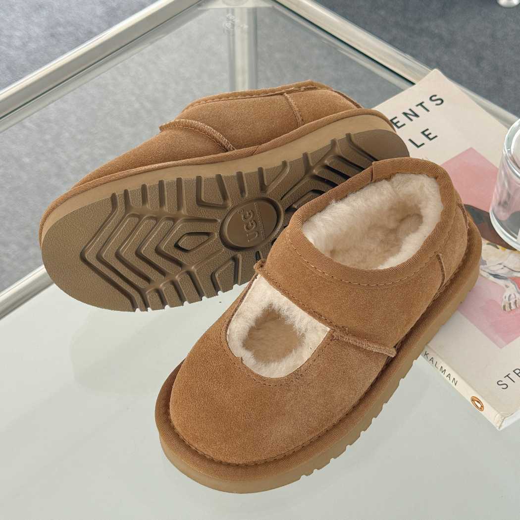 Lightweight EVA outsole detail of Carmella kids ankle slippers AS 2127K