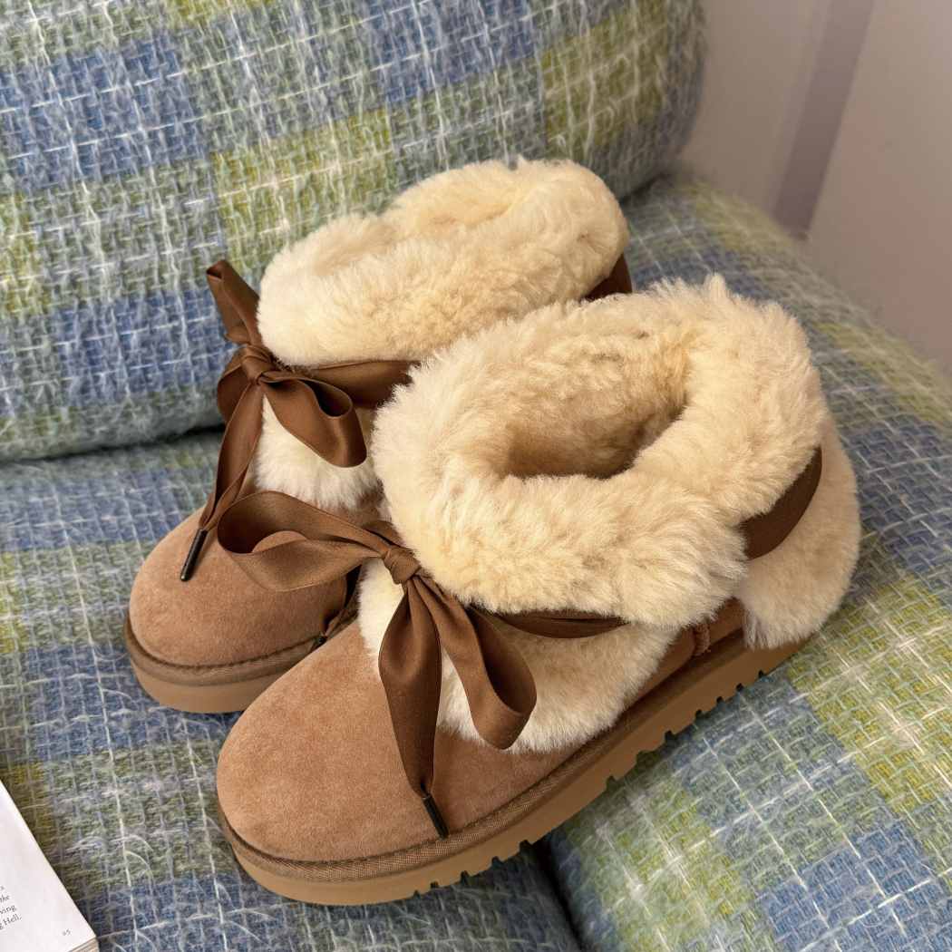 Front pair of Carmont wrap lace short boots AS 3123