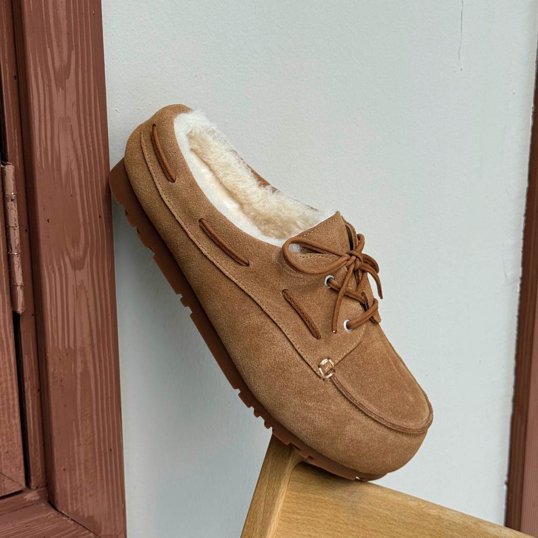 Side angle view of Churna clog slippers EA 7092