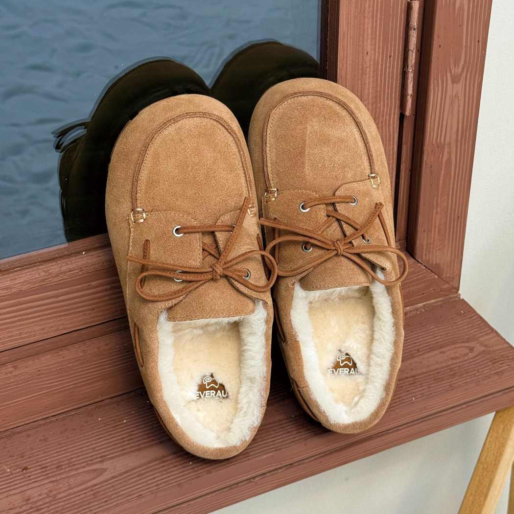 Sheepskin wool lining detail of Churna clog slippers EA 7092