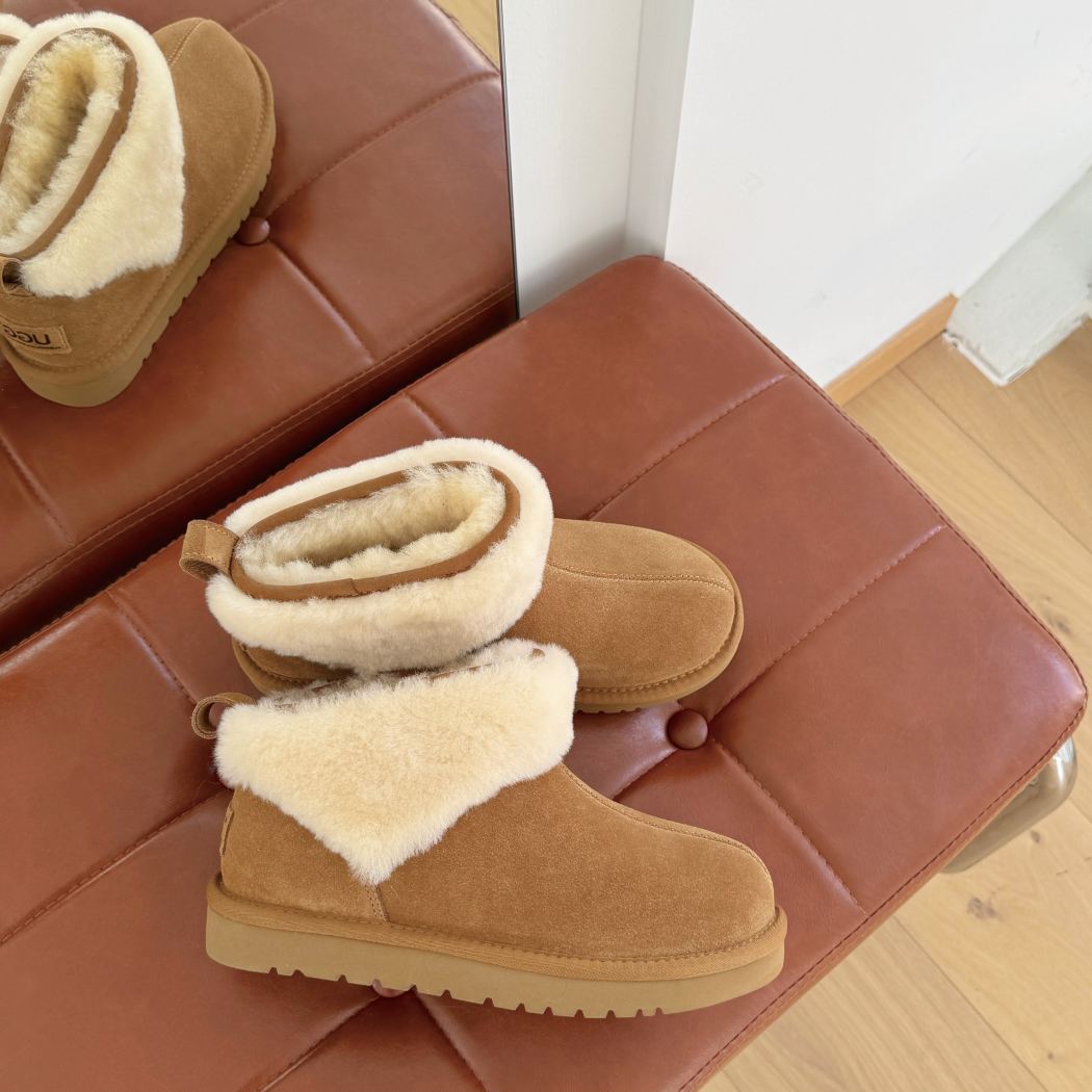 Ankle trim detail of Eirwen sheepskin wool boots AS 3148