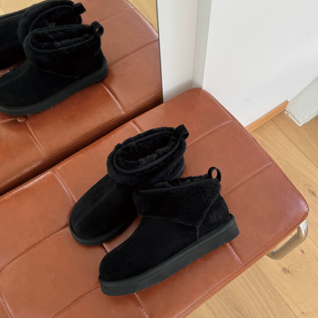 Front three-quarter view of Eirwen ankle trim boots AS 3148 in Black