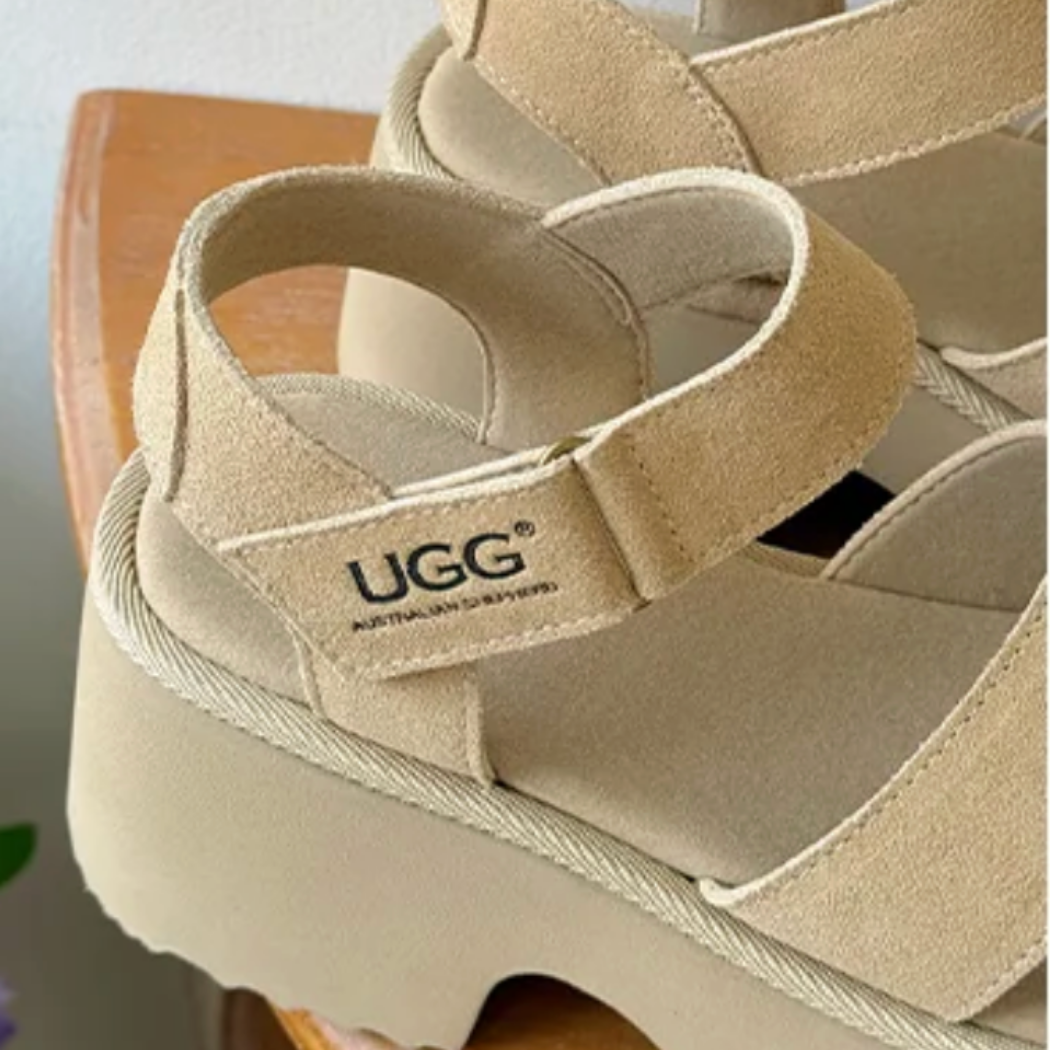 Footbed detail of Eive cow suede chunky platform sandals AS 7026
