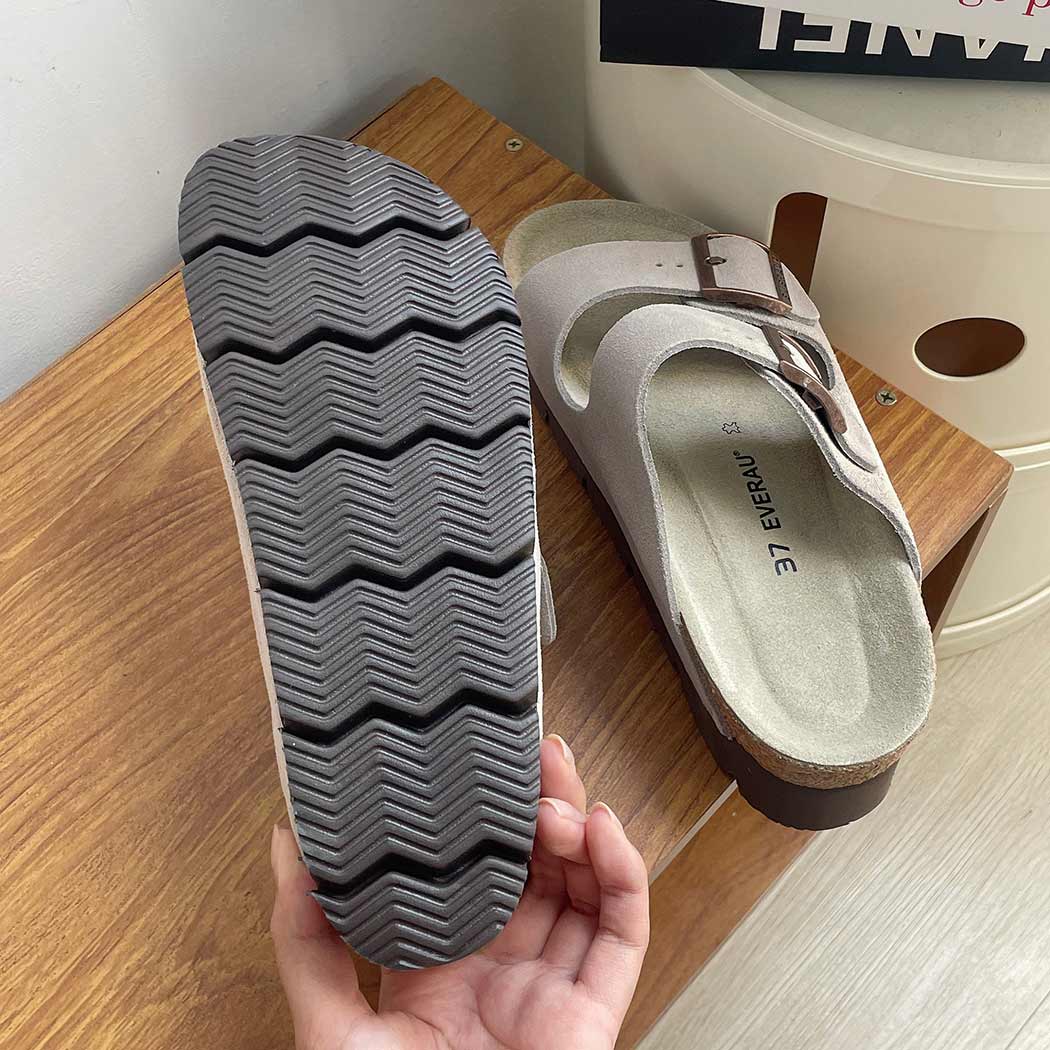 Detailed outsole view of EVERAU® Adjustable Strap Embossed Slip-on Platform Summer Sandal Slides EA 7056 with a durable anti-slip rubber sole.