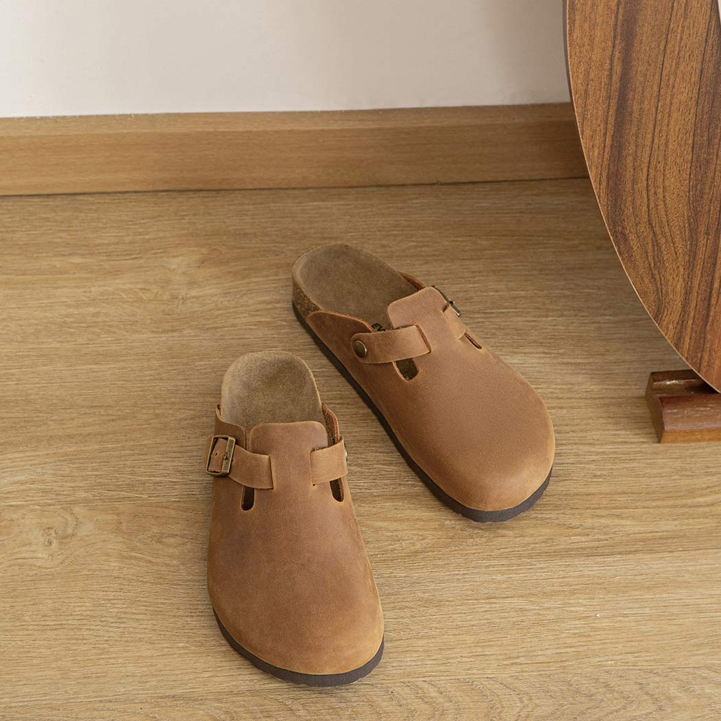 Front view of EVERAU Brooklyn Adjustable Buckled Slides Women Leather Slip-On Flat Sandals EA 7058 in Chestnut with an adjustable buckle strap.