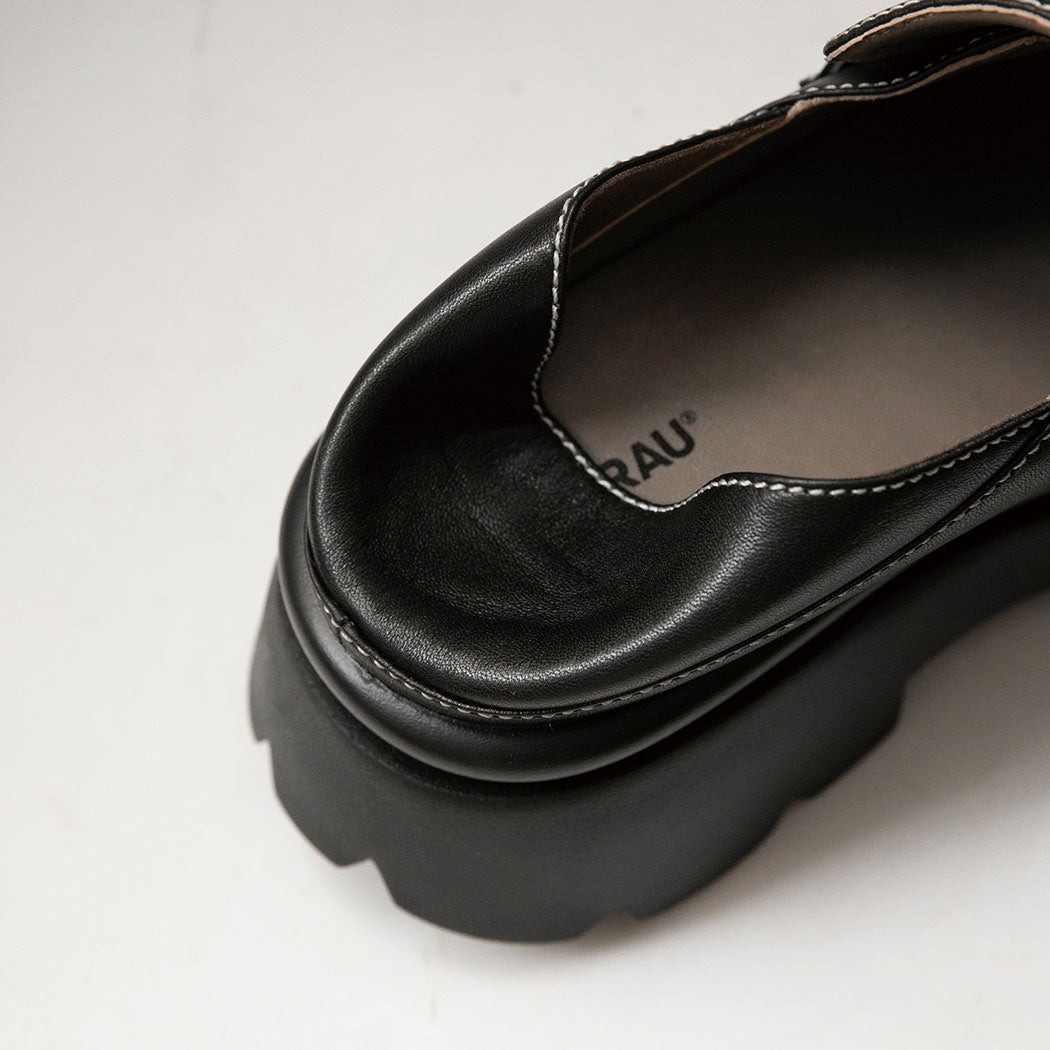 Outsole view of EVERAU® Women Leather Black Platform Chunky Loafers Evanna EA 7067 showing the durable non-slip tread pattern.