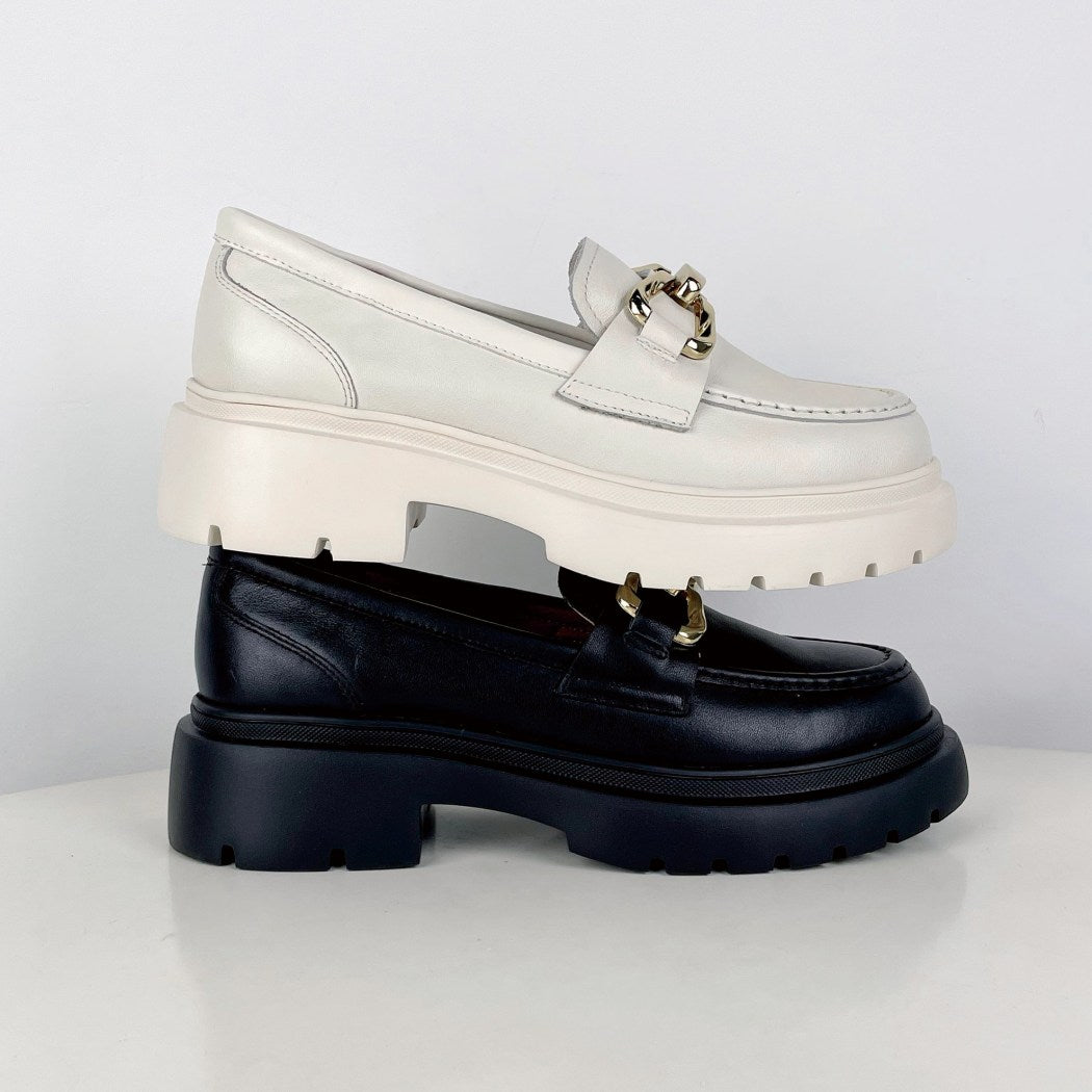 Front view of EVERAU® Women Leather Gold Buckle Platform Chunky Loafers Della EA 7032 in Cream with elegant gold buckle hardware.