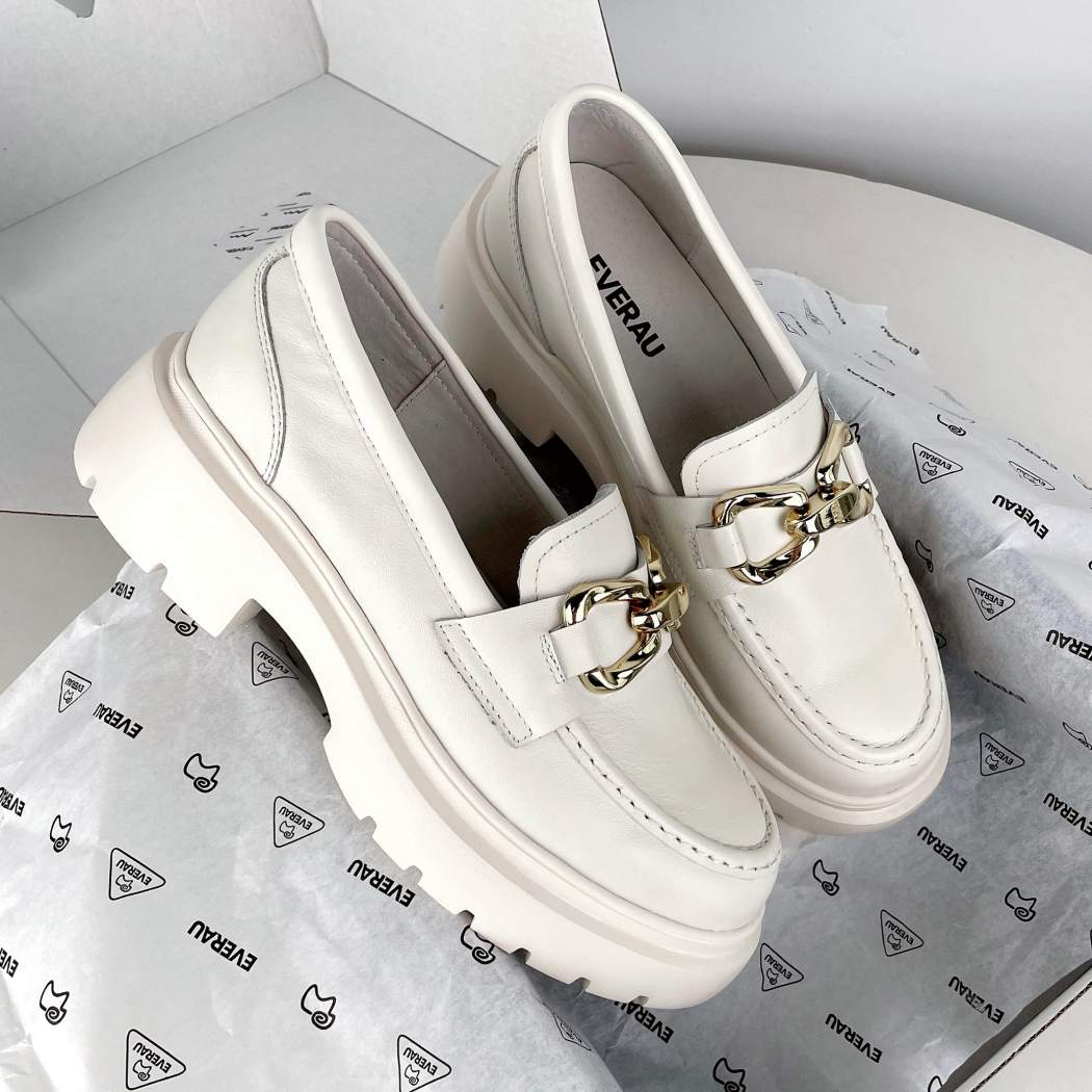Side view of EVERAU® Women Leather Gold Buckle Platform Chunky Loafers Della EA 7032 in Cream featuring a lightweight chunky platform sole.