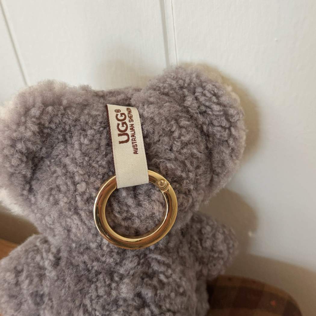 Metal keyring attachment detail of Koobi sheepskin wool koala bag charm ASZ 041