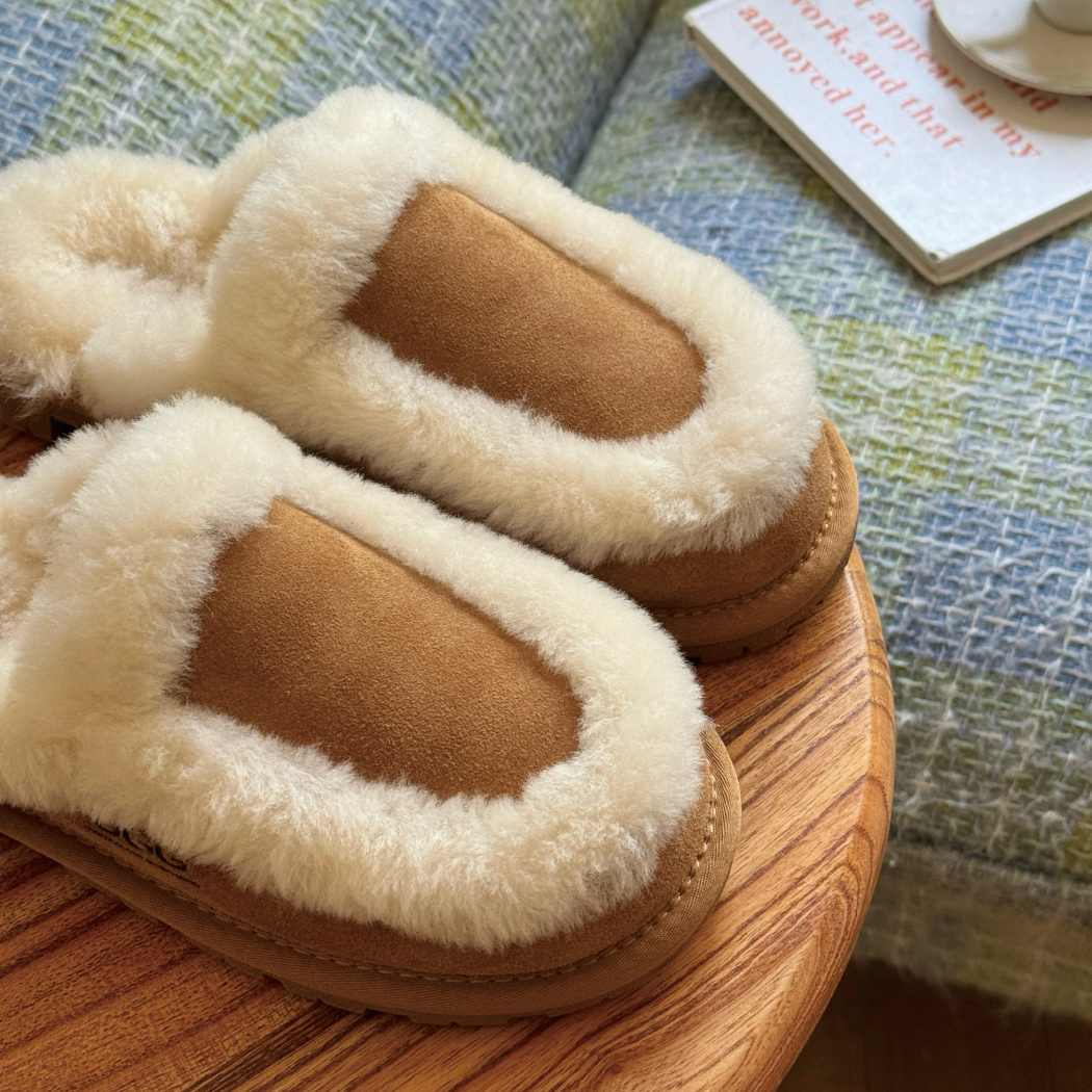 Sheepskin wool lining detail of Layna slip-on mule slippers AS 2133