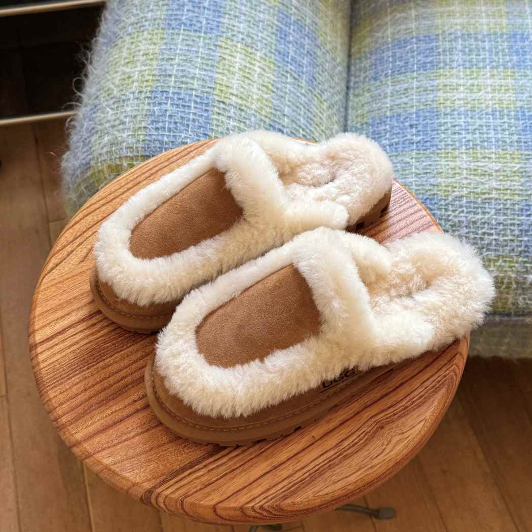 Front three-quarter view of Layna cow suede sheepskin wool mule slippers AS 2133