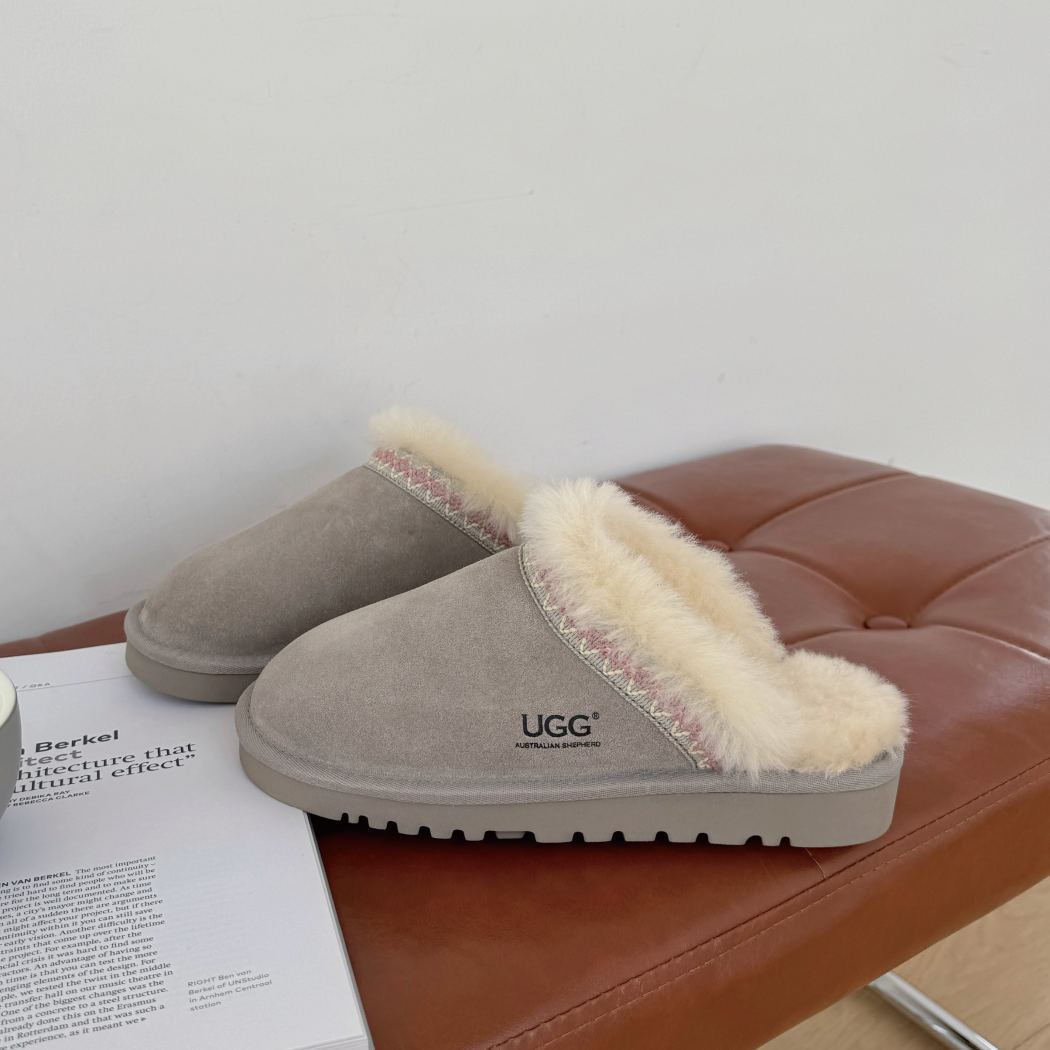 Front view of Liora sheepskin wool scuff slippers AS 2131 in Pebble Grey