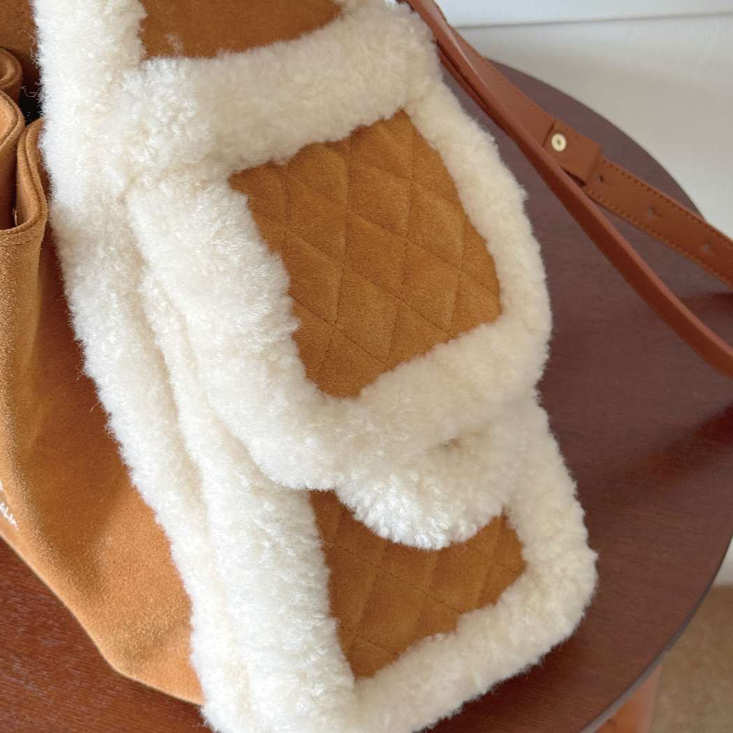 Embossed logo detail on Maple tote bag ASA 049
