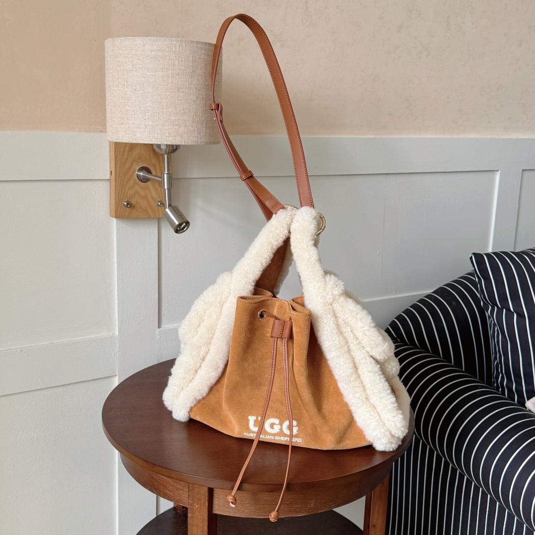 Maple split cow suede sheepskin wool tote bag ASA 049 in Chestnut