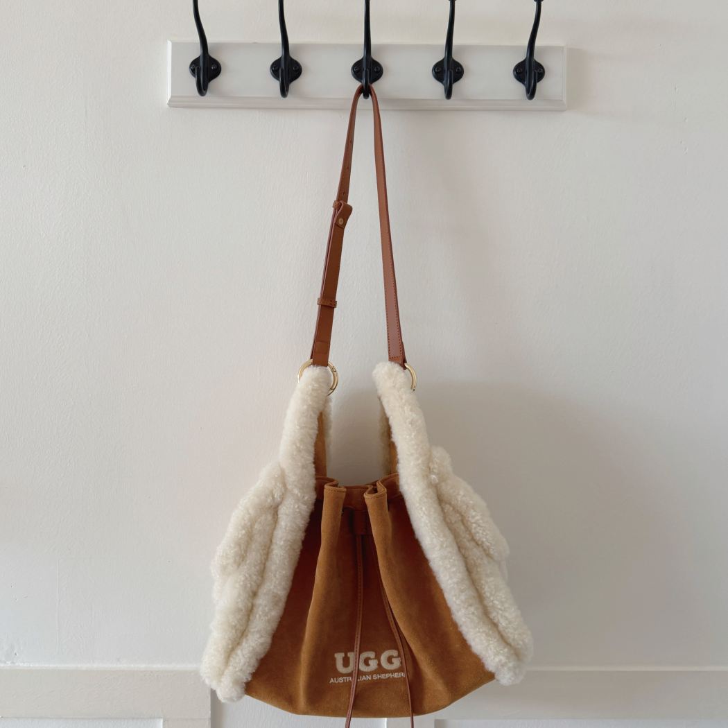 Side profile of Maple split cow suede tote bag ASA 049