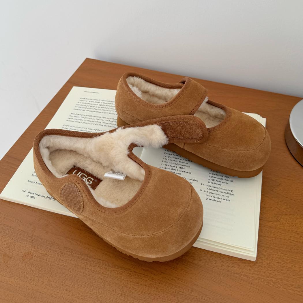 Sheepskin wool lining detail of Millie kids Mary Jane slippers AS 7037K