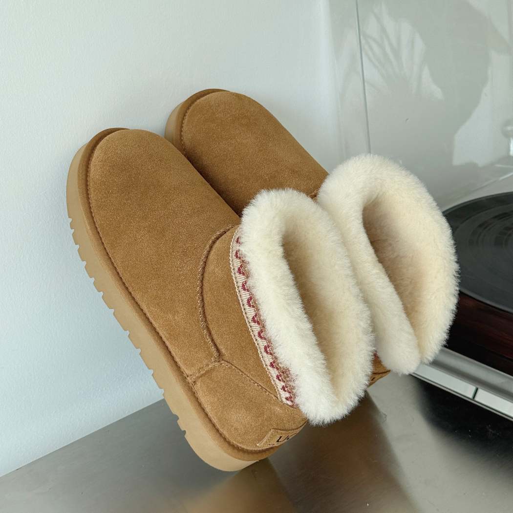 Pair of Mini cow suede boots AS 3142 in Chestnut