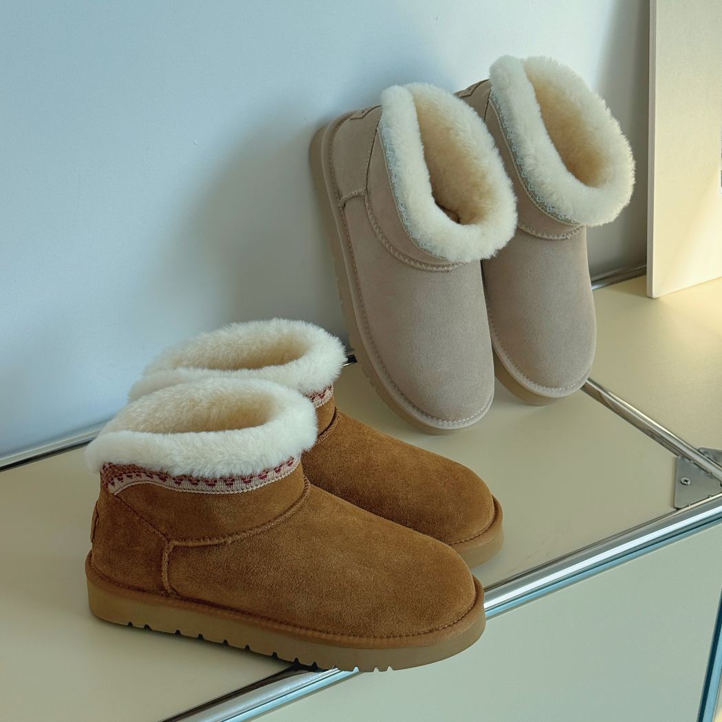 Front view of Mini sheepskin wool boots AS 3142 in Sand