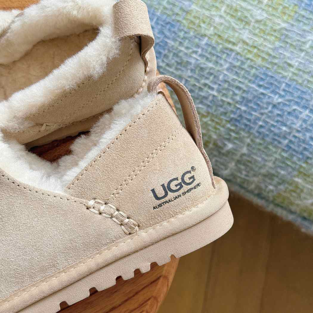 Logo detail on Mireve cow suede slippers AS 7042
