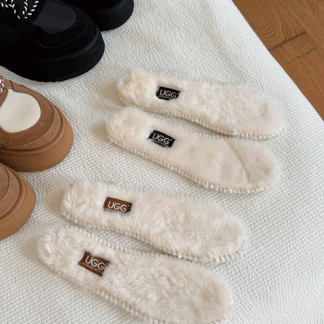 Replaceable sheepskin wool insole detail of Norveil short boots AS 3130