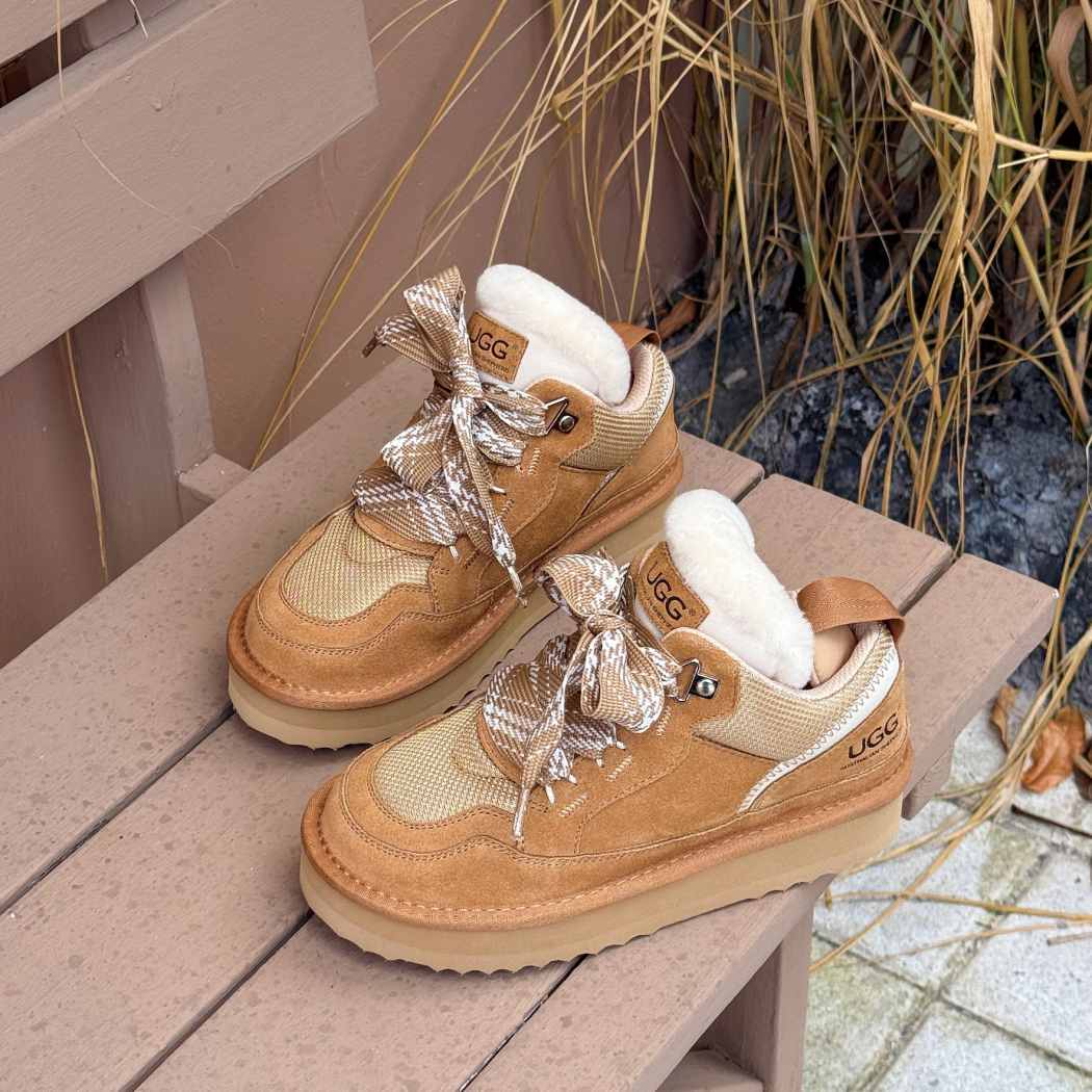 Platform sole detail of Parkyr kids sheepskin wool sneaker boots AS 3083K