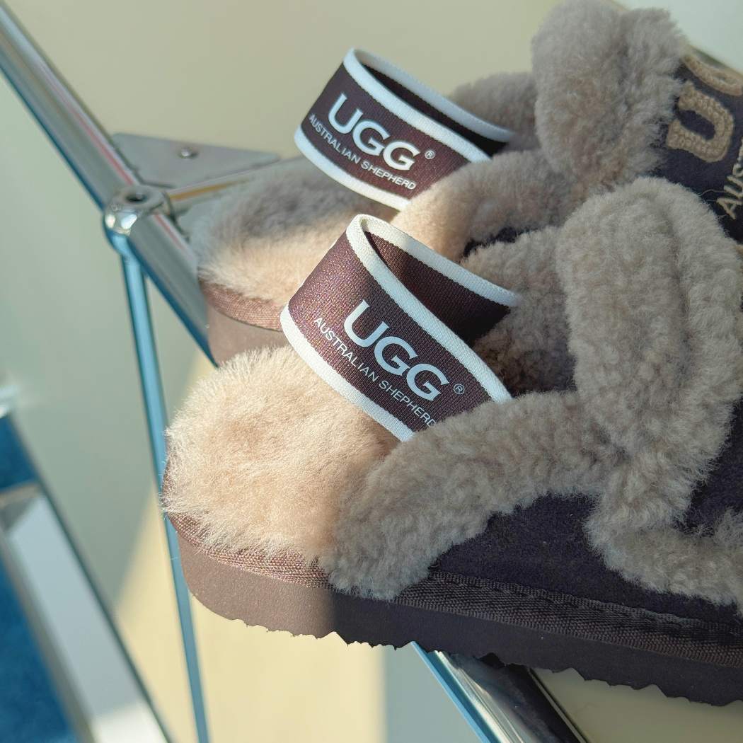 Outsole detail of Rilee kids sheepskin wool slingback slippers AS 2121K in Chocolate